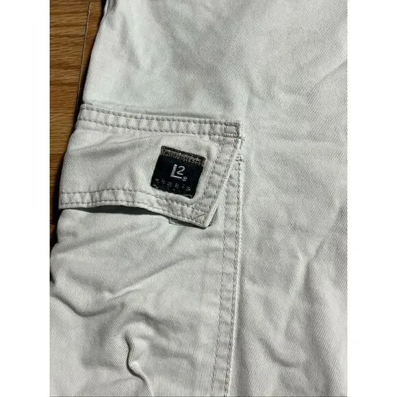 Vintage 90s Levi’s L2 Cargo Khaki Shorts - Picture 2 of 8